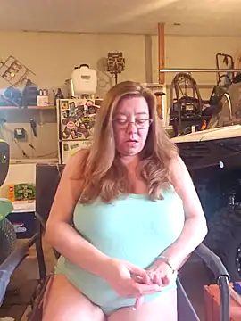 MsShelby40 online show from April 15, 2026, 10:43 pm