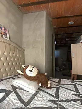 MollySanders    online show from January 18, 2026, 9:07 pm