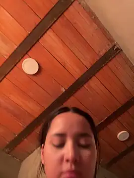 MollySanders    online show from May 22, 2026, 10:04 pm