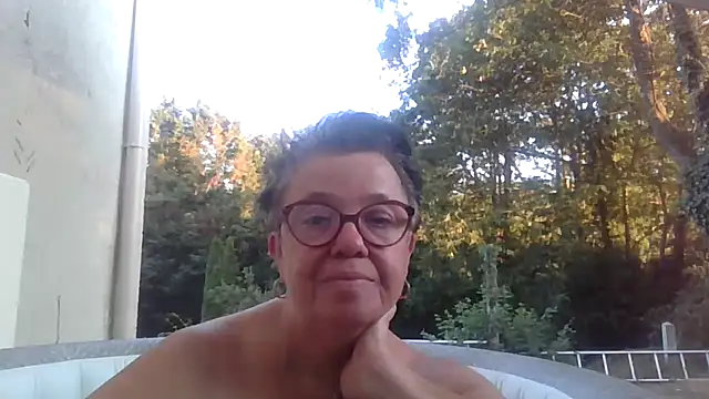 Snapshot of Vandeae44 chatting on July 8, 2026, 7:29 pm Vandeae44 online show from July 8, 2026, 7:29 pm