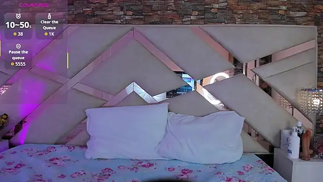 sophie pariss online show from November 23, 2025, 3:28 am