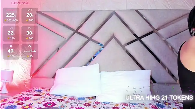 sophie pariss online show from April 13, 2026, 3:01 am