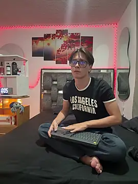 Alex and Fabian online show from May 25, 2026, 4:51 am