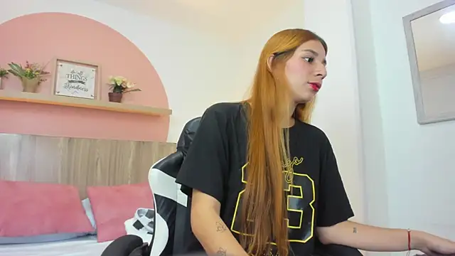 Snapshot of maroly_21 chatting on October 16, 2025, 2:01 am maroly 21 online show from October 16, 2025, 2:01 am