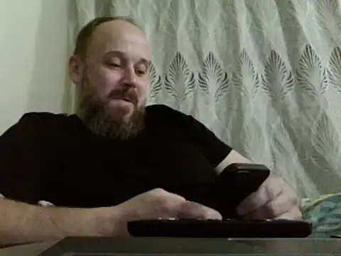 Snapshot of FROL83 chatting on April 7, 2026, 7:47 pm FROL83 online show from April 7, 2026, 7:47 pm