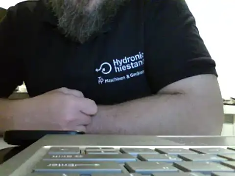 Snapshot of FROL83 chatting on May 6, 2026, 5:18 pm FROL83 online show from May 6, 2026, 5:18 pm