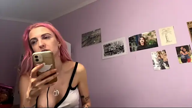 Snapshot of IngridMayer chatting on June 17, 2026, 8:32 pm IngridMayer online show from June 17, 2026, 8:32 pm