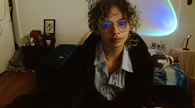 fenixmfx19 online show from March 15, 2025, 10:33 pm