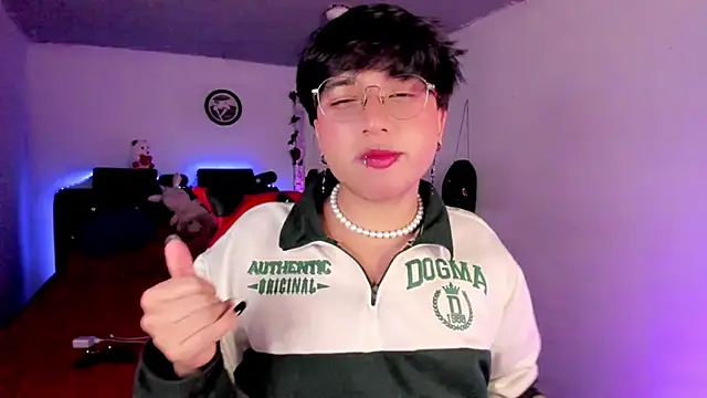 AnggelONfiree online show from June 11, 2026, 2:22 am