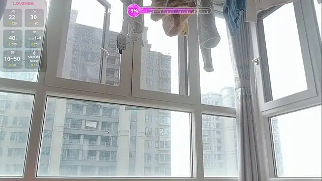 luoxuwen online show from October 27, 2025, 3:21 am