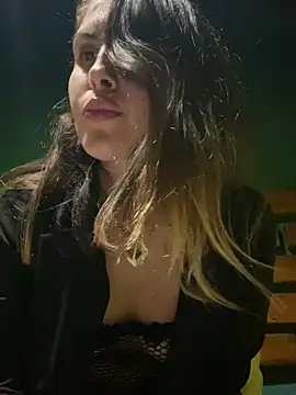 isadelasestrellas online show from March 15, 2025, 3:40 am