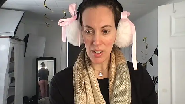 BonfireBonnie online show from February 20, 2025, 2:13 pm