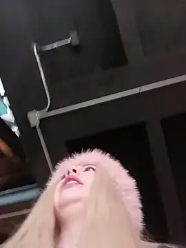 madelaine- online show from March 12, 2026, 7:09 pm