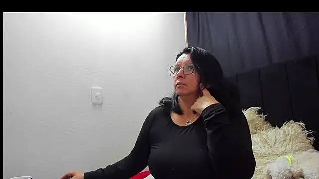 Evaaross 2345 online show from November 28, 2025, 11:35 am