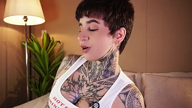 AliceShazaham  online show from April 15, 2026, 7:15 am