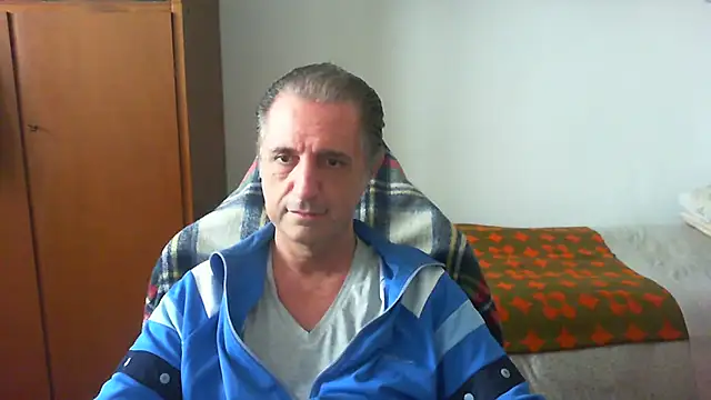 lliuk70mi online show from May 15, 2026, 2:46 pm