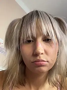 bigbabykiki online show from November 15, 2025, 4:47 pm