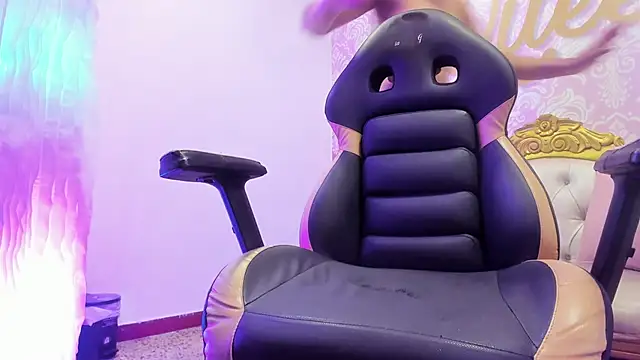 cute mia23 online show from February 15, 2025, 10:42 pm