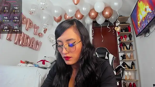 SophieBaker   online show from November 4, 2025, 1:27 am