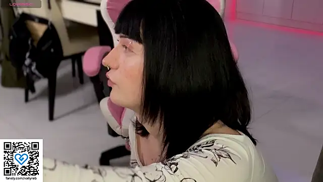 Vailyreb  online show from November 12, 2025, 4:29 pm