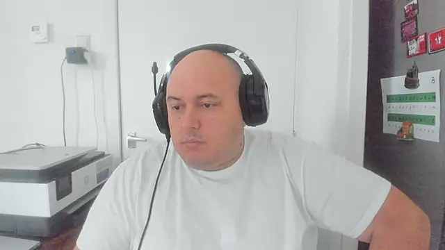 Snapshot of BigromeoXX chatting on December 14, 2024, 1:27 pm BigromeoXX online show from December 14, 2024, 1:27 pm