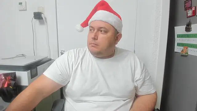 Snapshot of BigromeoXX chatting on December 14, 2024, 7:14 pm BigromeoXX online show from December 14, 2024, 7:14 pm