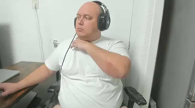 Snapshot of BigromeoXX chatting on January 16, 2025, 6:59 pm BigromeoXX online show from January 16, 2025, 6:59 pm