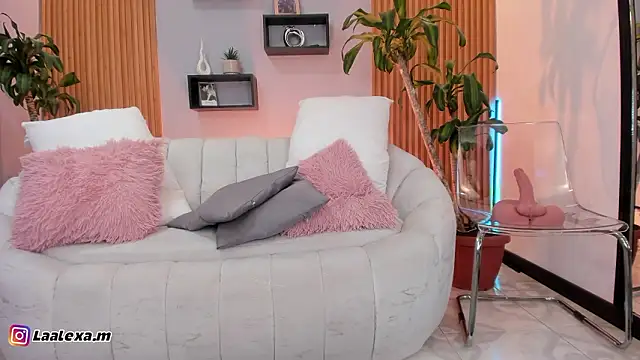 Aixaa charles online show from February 7, 2026, 12:20 pm