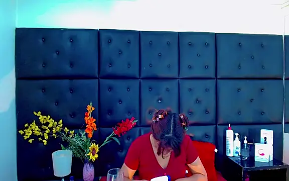 Isalombardi online show from February 11, 2026, 3:33 am