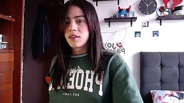 Lauraxdoll online show from February 4, 2025, 5:55 pm