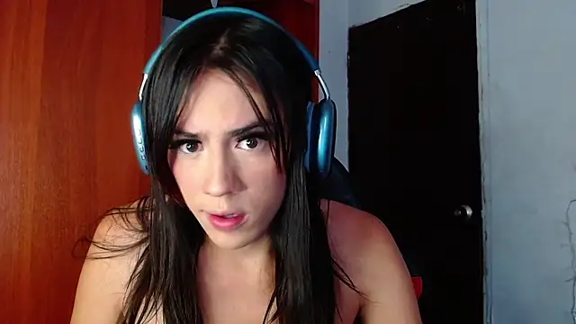 Lauraxdoll online show from February 18, 2025, 12:49 pm