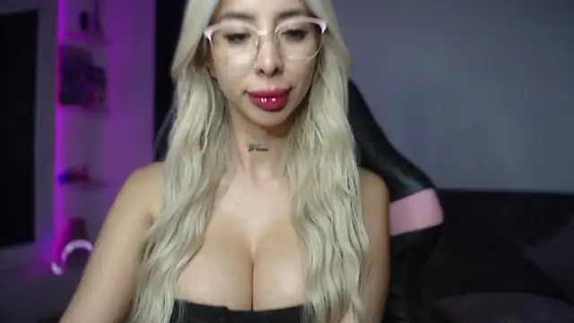 stephaniedj1 online show from October 17, 2025, 10:23 pm