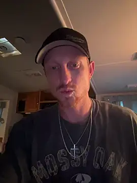 bigred0808 online show from April 19, 2026, 1:54 pm