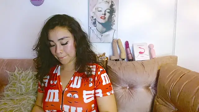 Snapshot of hinataleecs chatting on January 5, 2025, 4:25 am hinataleecs online show from January 5, 2025, 4:25 am