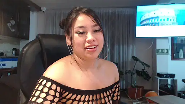 Snapshot of hinataleecs chatting on February 22, 2025, 9:01 am hinataleecs online show from February 22, 2025, 9:01 am