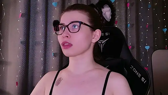 callmetori online show from April 21, 2026, 11:05 am