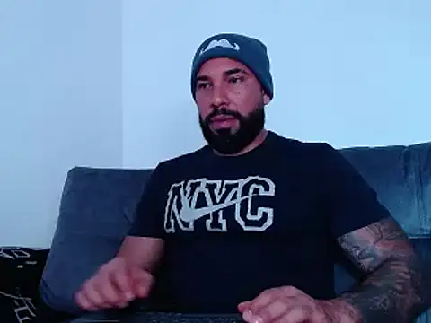 Snapshot of roman_muscle chatting on January 22, 2025, 1:53 pm roman muscle online show from January 22, 2025, 1:53 pm