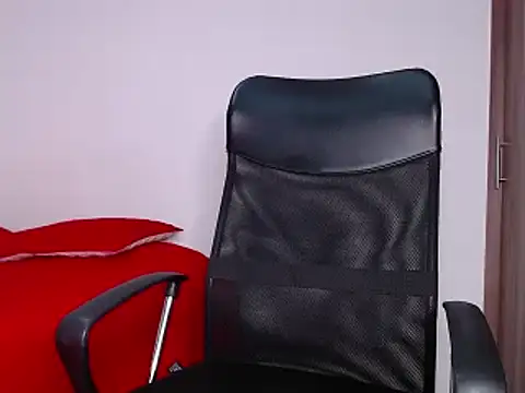 Snapshot of roman_muscle chatting on February 7, 2025, 6:56 am roman muscle online show from February 7, 2025, 6:56 am