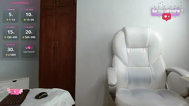 cintia hills online show from March 4, 2025, 4:17 am