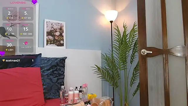 cintia hills online show from March 17, 2026, 4:17 am