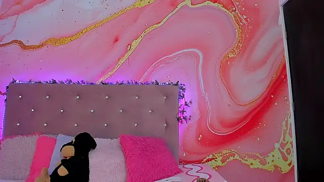 Snapshot of Daisy__rose chatting on February 14, 2025, 11:10 am Daisy rose online show from February 14, 2025, 11:10 am