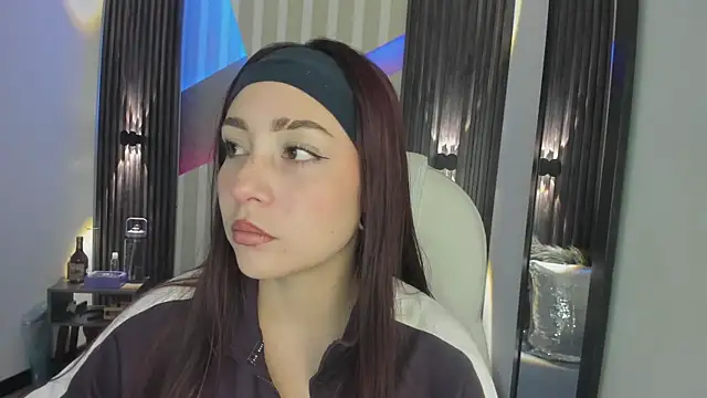 emily layton online show from January 19, 2026, 2:32 pm