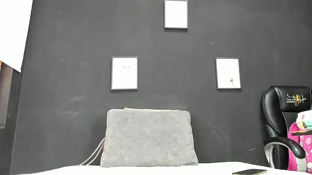 Snapshot of alondrabigtits chatting on February 10, 2026, 12:20 pm alondrabigtits online show from February 10, 2026, 12:20 pm