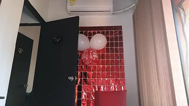 Snapshot of alondrabigtits chatting on February 11, 2026, 12:43 pm alondrabigtits online show from February 11, 2026, 12:43 pm