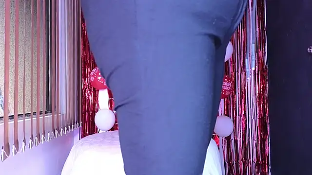 Snapshot of alondrabigtits chatting on February 12, 2026, 12:11 pm alondrabigtits online show from February 12, 2026, 12:11 pm