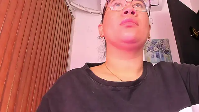 Snapshot of alondrabigtits chatting on February 25, 2026, 12:37 pm alondrabigtits online show from February 25, 2026, 12:37 pm