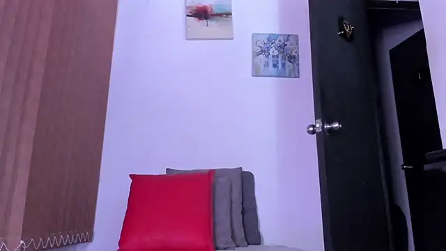 Snapshot of alondrabigtits chatting on March 13, 2026, 9:05 am alondrabigtits online show from March 13, 2026, 9:05 am