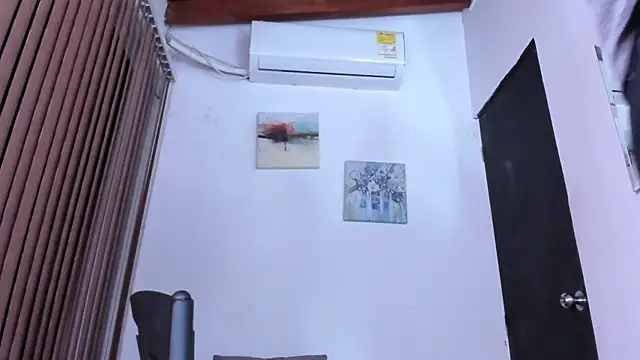 Snapshot of alondrabigtits chatting on March 19, 2026, 9:35 am alondrabigtits online show from March 19, 2026, 9:35 am