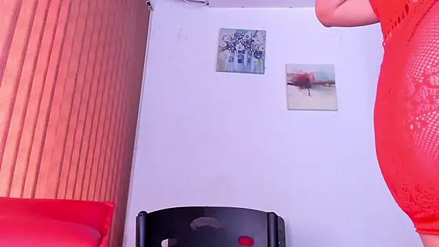 Snapshot of alondrabigtits chatting on April 15, 2026, 12:01 pm alondrabigtits online show from April 15, 2026, 12:01 pm