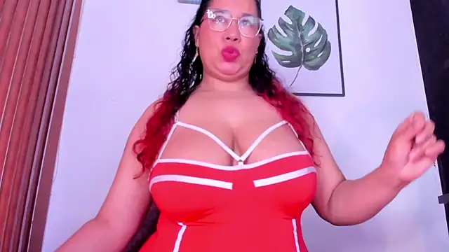 Snapshot of alondrabigtits chatting on May 1, 2026, 11:37 am alondrabigtits online show from May 1, 2026, 11:37 am